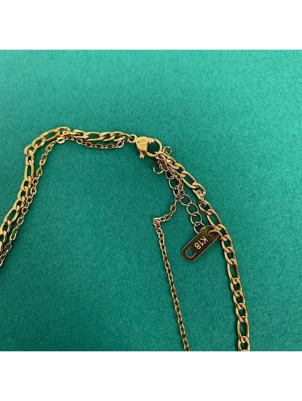 Vintage Style Classy Figaro Gold Chain Black jewel opal pendant necklace. Gold